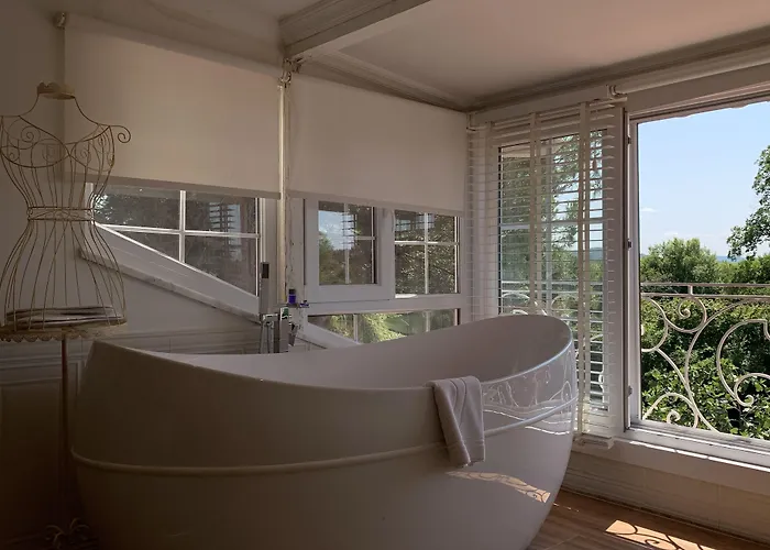 Riverangel - Adults Only 酒店 阿瓦